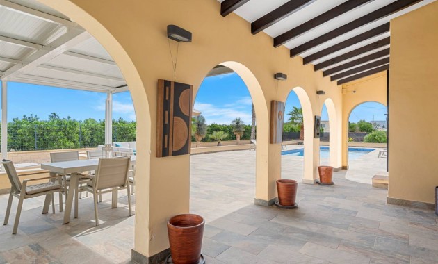 Venta - Finca / Country Property -
Rafal