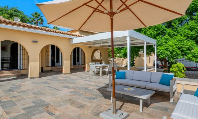 Venta - Finca / Country Property -
Rafal