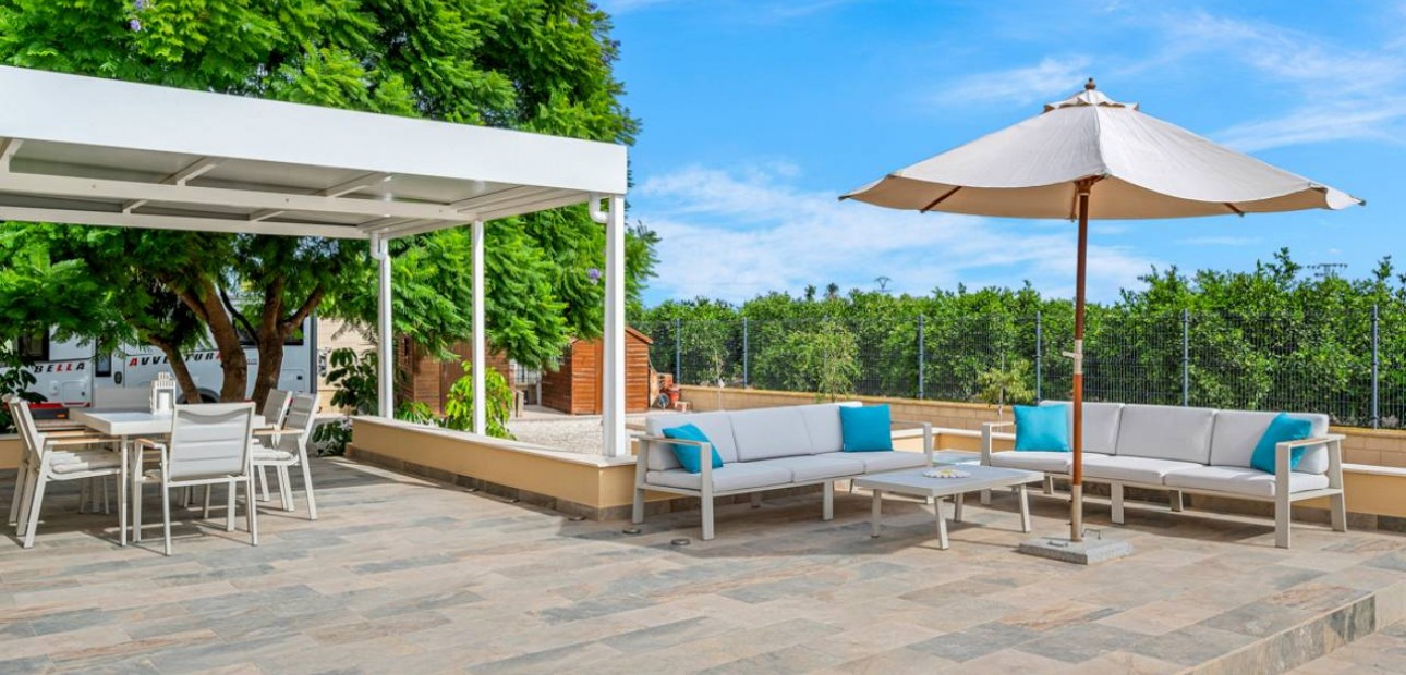 Venta - Finca / Country Property -
Rafal