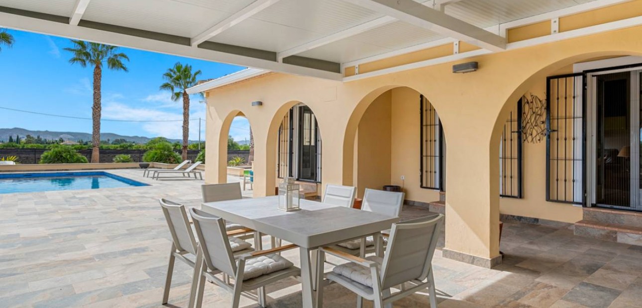 Venta - Finca / Country Property -
Rafal