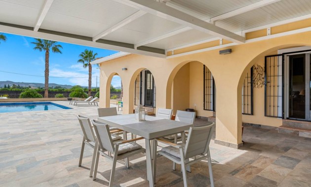 Venta - Finca / Country Property -
Rafal