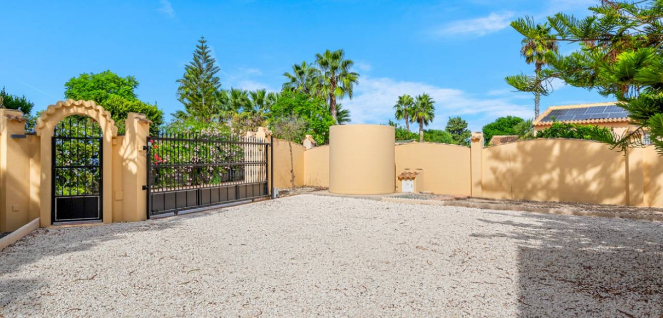 Venta - Finca / Country Property -
Rafal