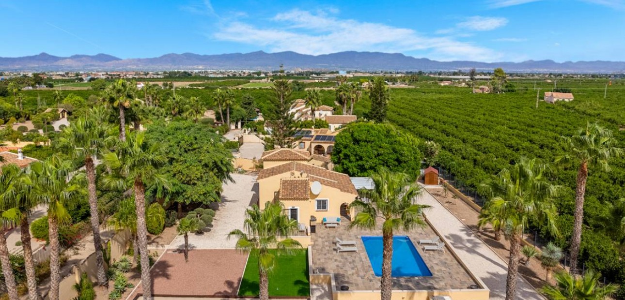 Venta - Finca / Country Property -
Rafal