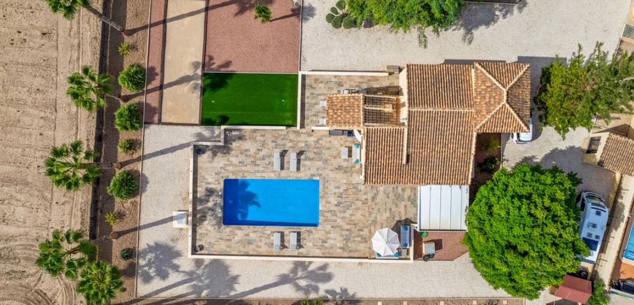 Venta - Finca / Country Property -
Rafal