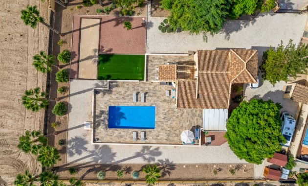 Venta - Finca / Country Property -
Rafal