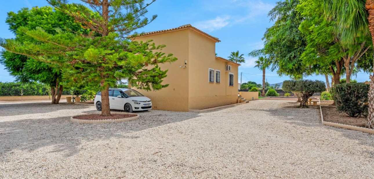 Venta - Finca / Country Property -
Rafal