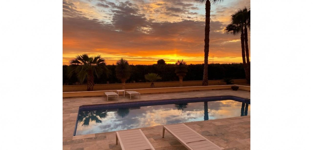 Venta - Finca / Country Property -
Rafal