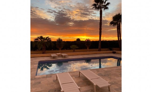 Venta - Finca / Country Property -
Rafal