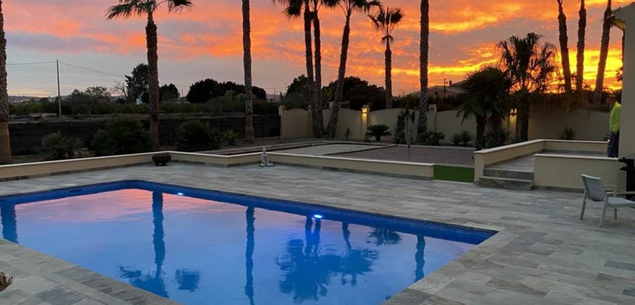 Venta - Finca / Country Property -
Rafal