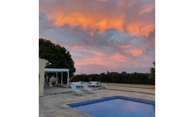 Venta - Finca / Country Property -
Rafal