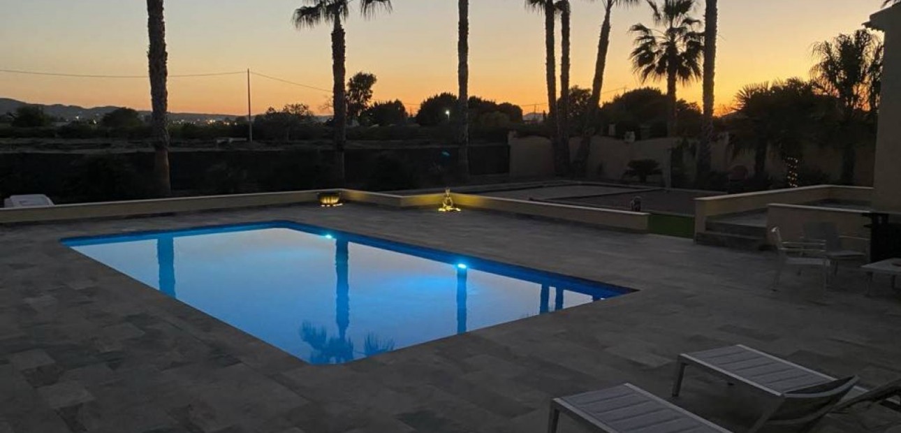 Venta - Finca / Country Property -
Rafal