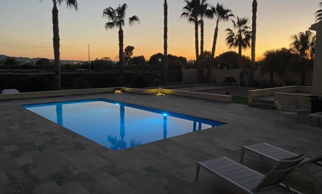 Venta - Finca / Country Property -
Rafal