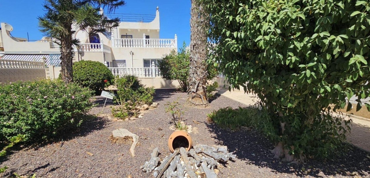 Venta - Terraced house -
Torrevieja - Doña ines