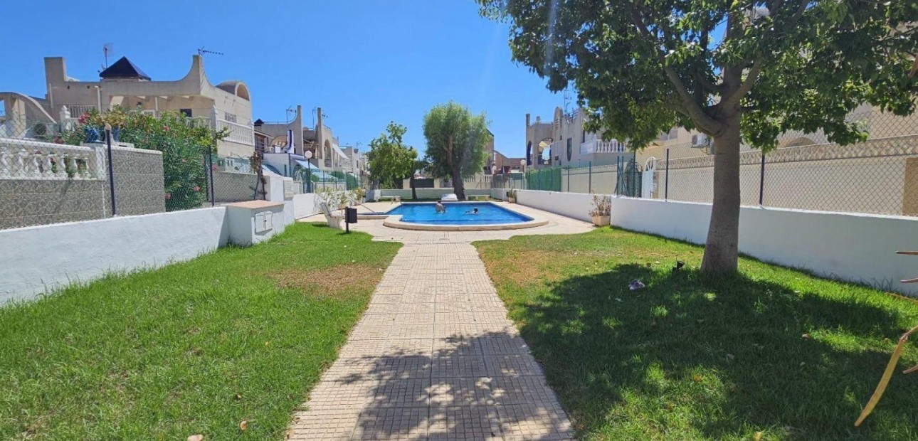 Venta - Terraced house -
Torrevieja - Doña ines