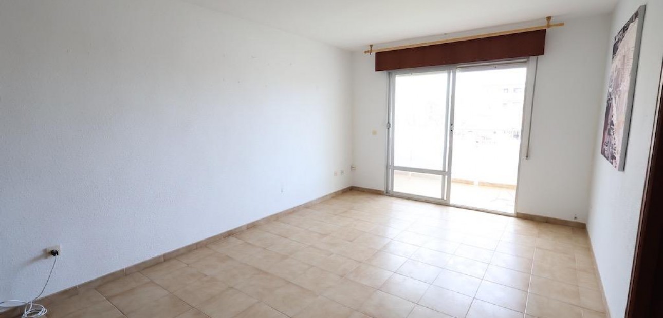 Venta - Apartamento / piso -
Torrevieja - Punta prima