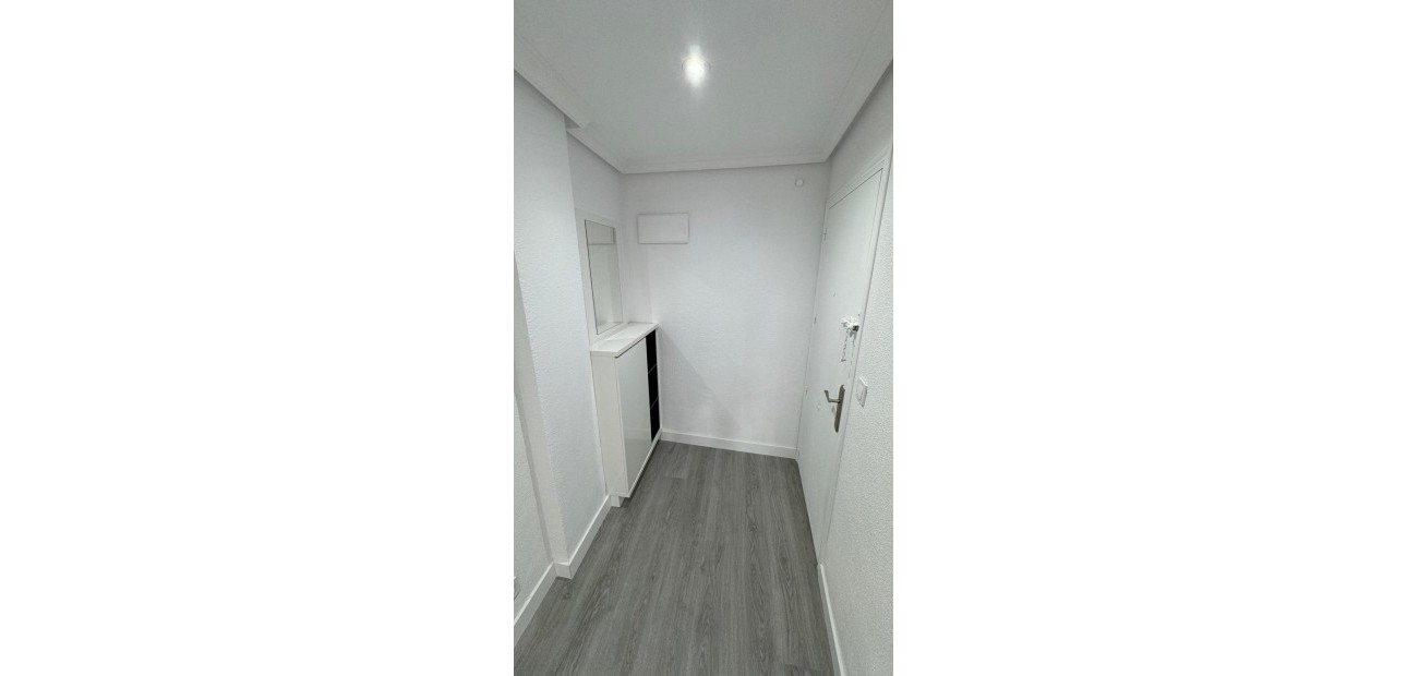 Venta - Apartamento / piso -
Torrevieja - Playa del cura