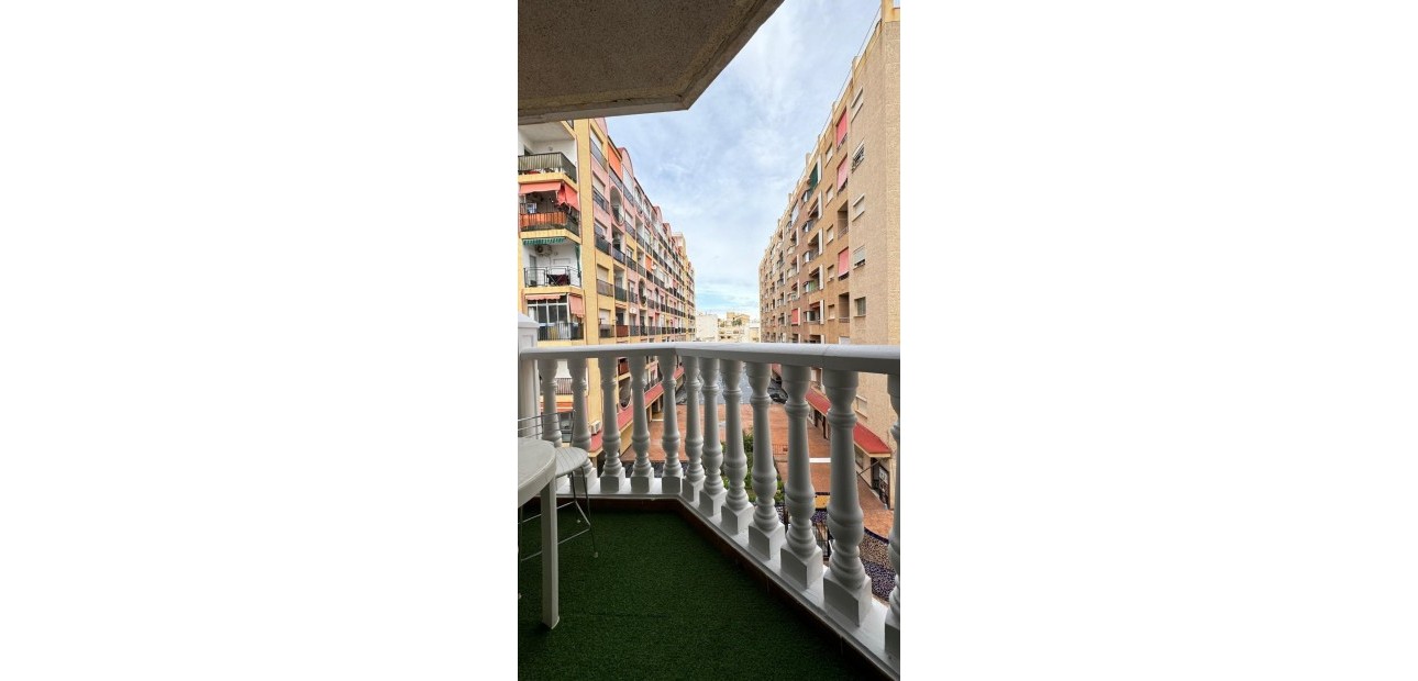 Venta - Apartamento / piso -
Torrevieja - Playa del cura