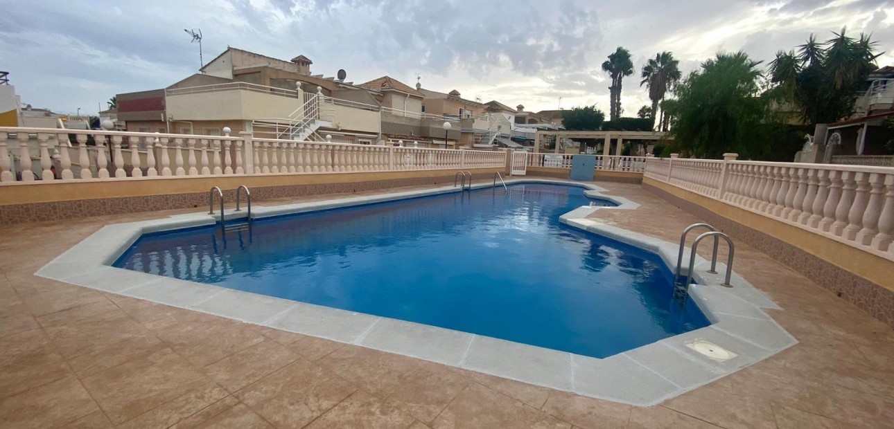 Venta - Bungalow -
Torrevieja - Los altos