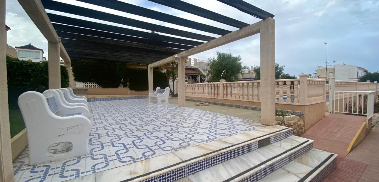 Venta - Bungalow -
Torrevieja - Los altos