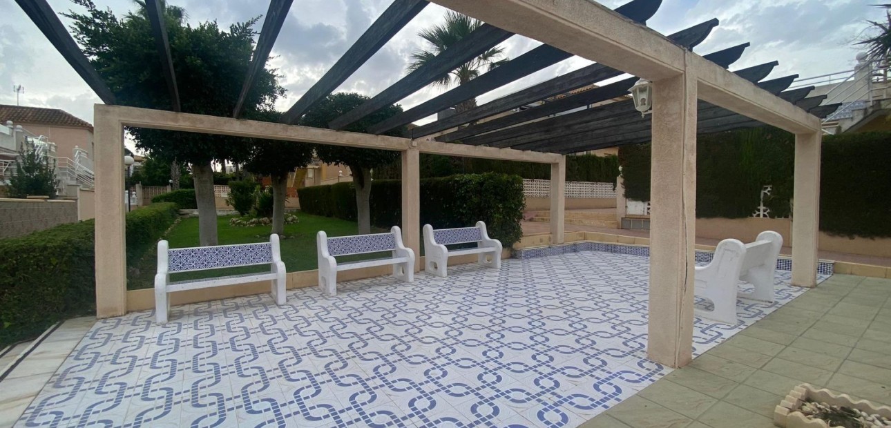 Venta - Bungalow -
Torrevieja - Los altos