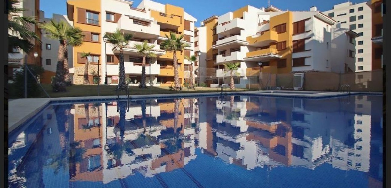 Venta - Apartamento / piso -
Torrevieja - Punta prima