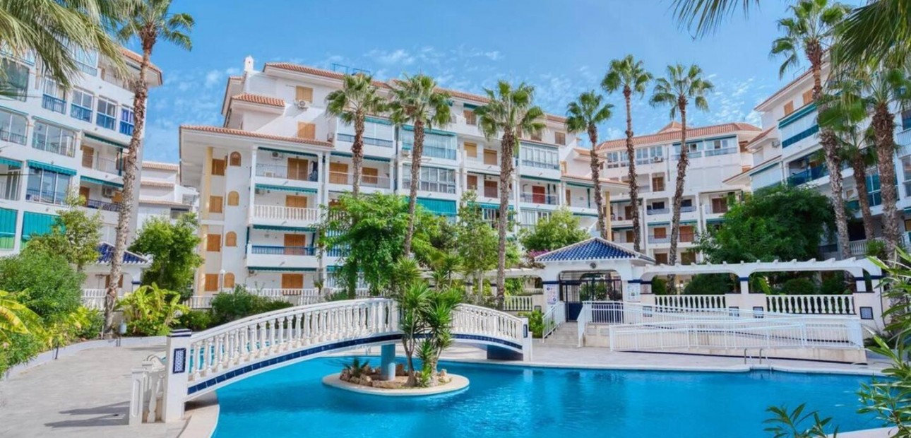 Venta - Apartamento / piso -
Torrevieja - La Mata