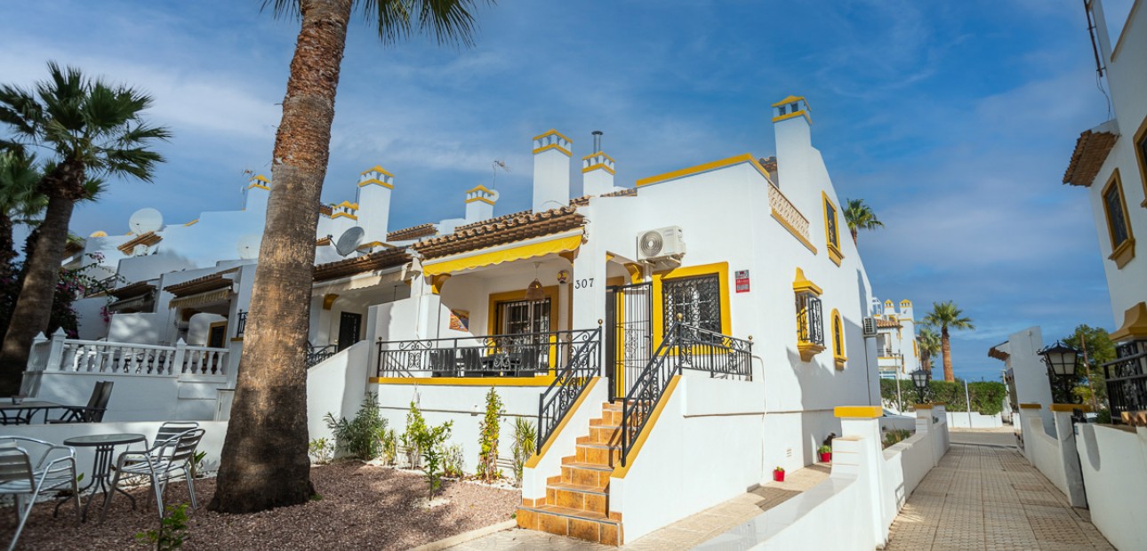 Venta - Semi-Detached -
Orihuela Costa - Villa Martin