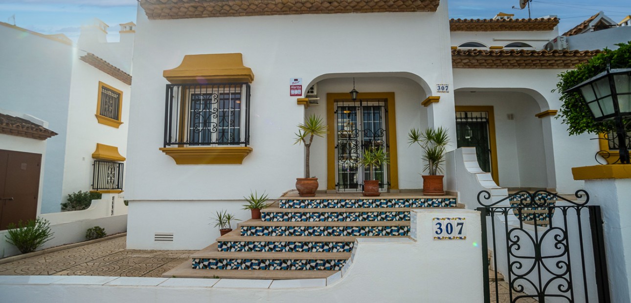 Venta - Semi-Detached -
Orihuela Costa - Villa Martin