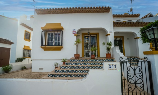 Venta - Semi-Detached -
Orihuela Costa - Villa Martin