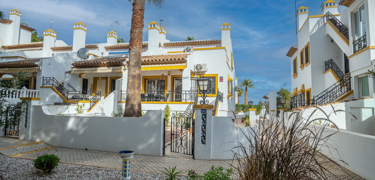 Venta - Semi-Detached -
Orihuela Costa - Villa Martin