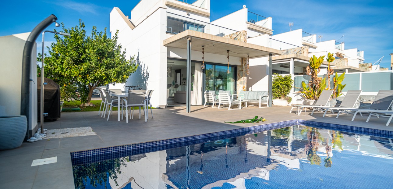 Sale - Villa -
Orihuela Costa - Lomas de Cabo Roig