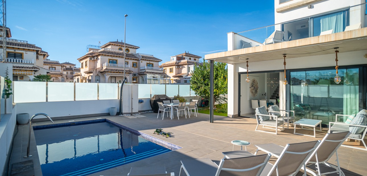 Sale - Villa -
Orihuela Costa - Lomas de Cabo Roig