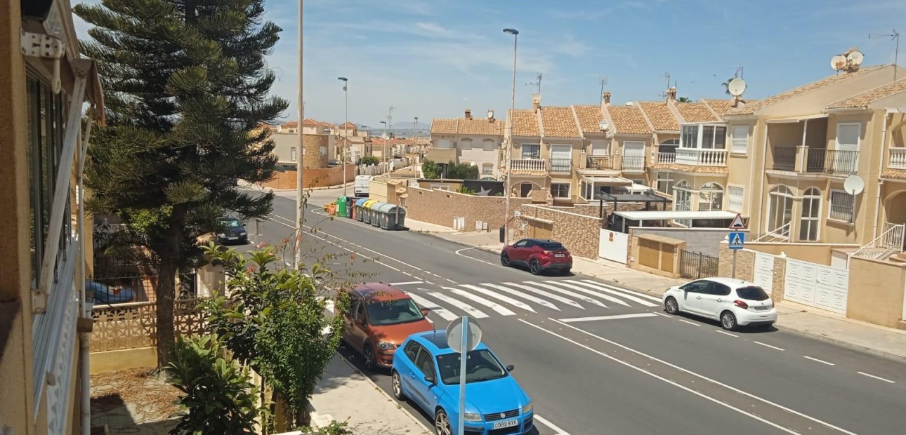 Herverkoop - Bungalow -
Torrevieja - Calas blanca