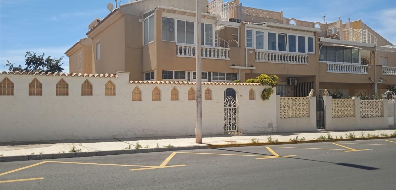 Herverkoop - Bungalow -
Torrevieja - Calas blanca