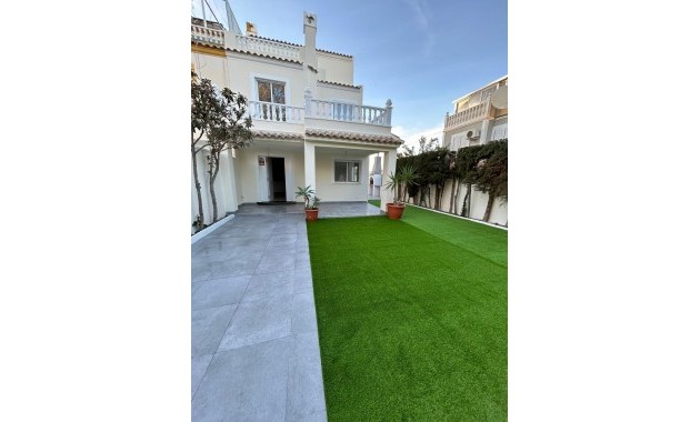 Sale - Terraced house -
Torrevieja - Parque las naciones