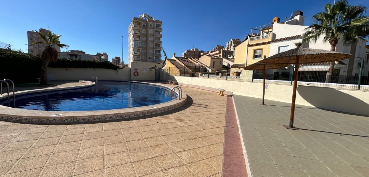 Sale - Terraced house -
Torrevieja - Parque las naciones