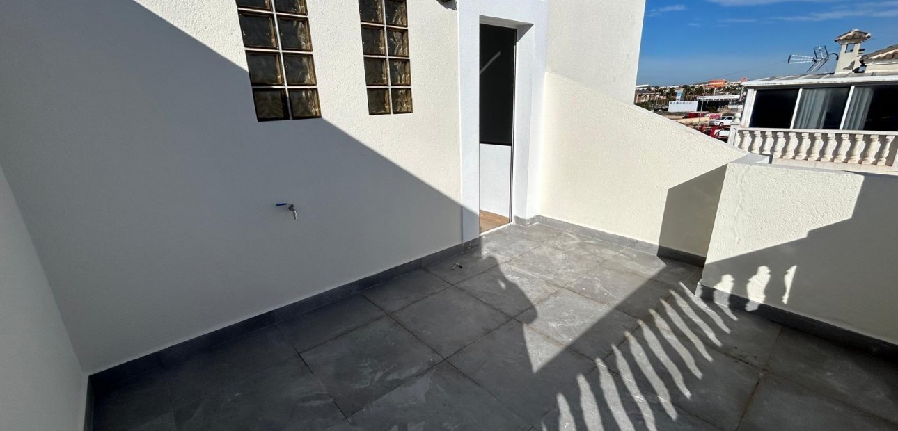 Sale - Terraced house -
Torrevieja - Parque las naciones