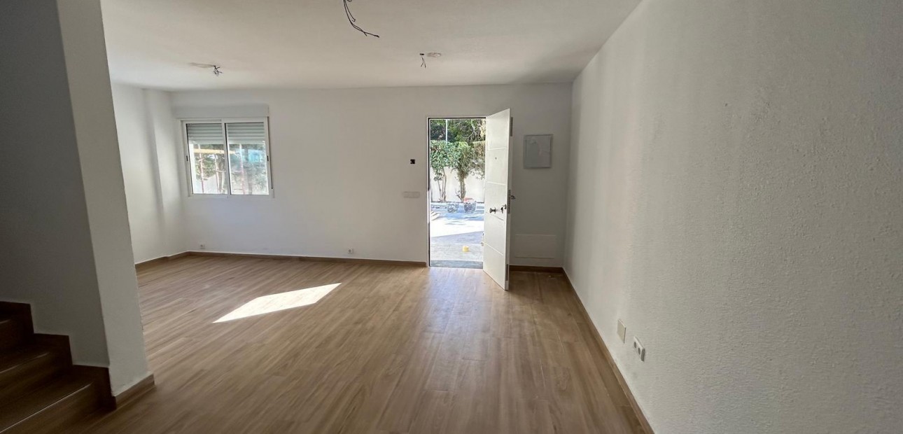 Sale - Terraced house -
Torrevieja - Parque las naciones