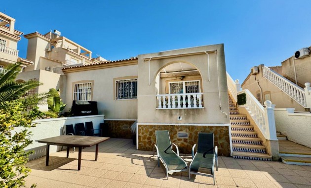 Herverkoop - Chalet / Villa -
Rojales - Cuidad Quesada