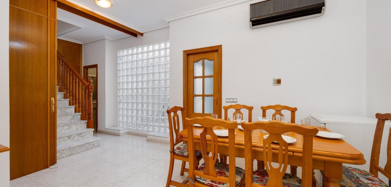 Venta - Terraced house -
Torrevieja - Estacion de autobuses