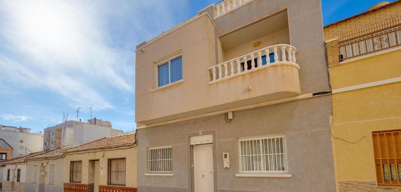 Venta - Terraced house -
Torrevieja - Estacion de autobuses