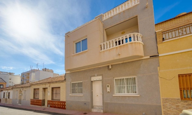 Venta - Terraced house -
Torrevieja - Estacion de autobuses