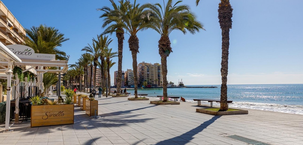 Venta - Terraced house -
Torrevieja - Estacion de autobuses