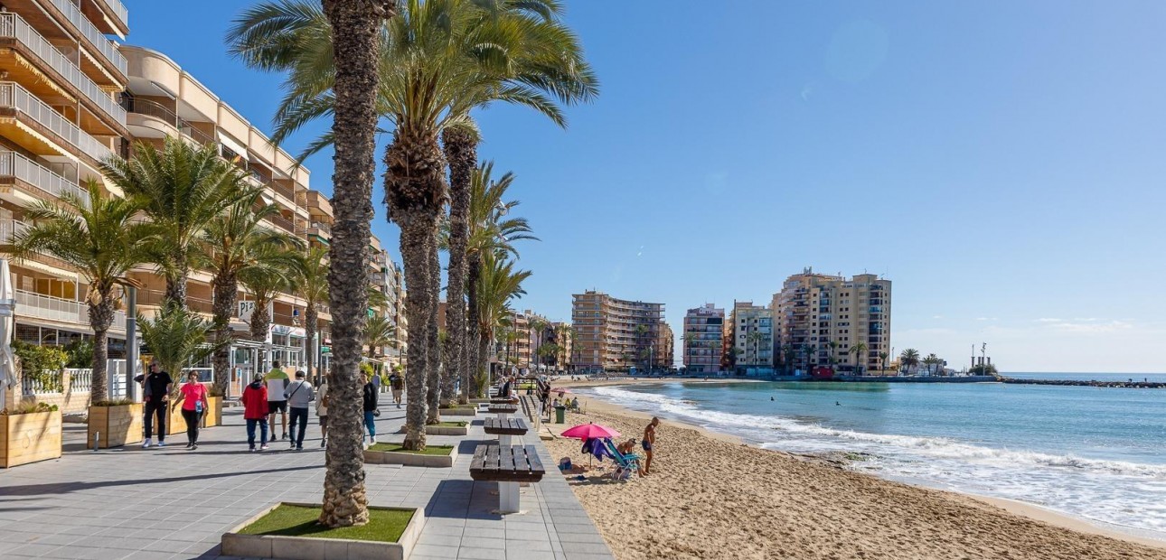 Venta - Terraced house -
Torrevieja - Estacion de autobuses