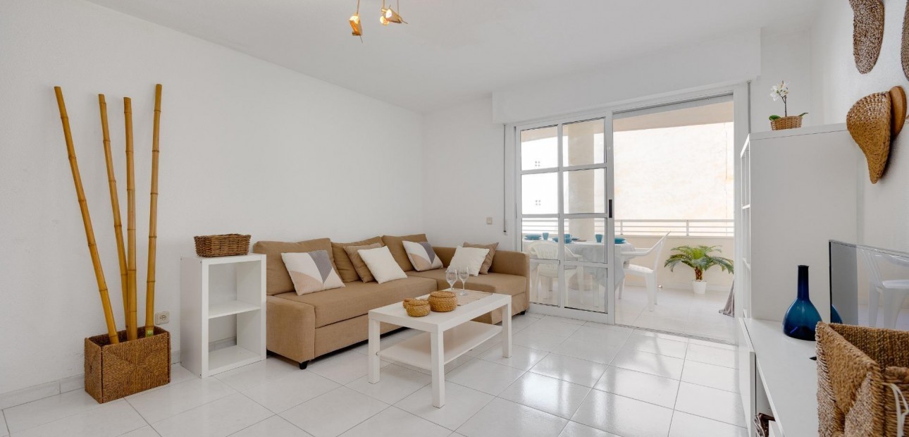 Herverkoop - Appartement / flat -
Torrevieja - Estacion de autobuses