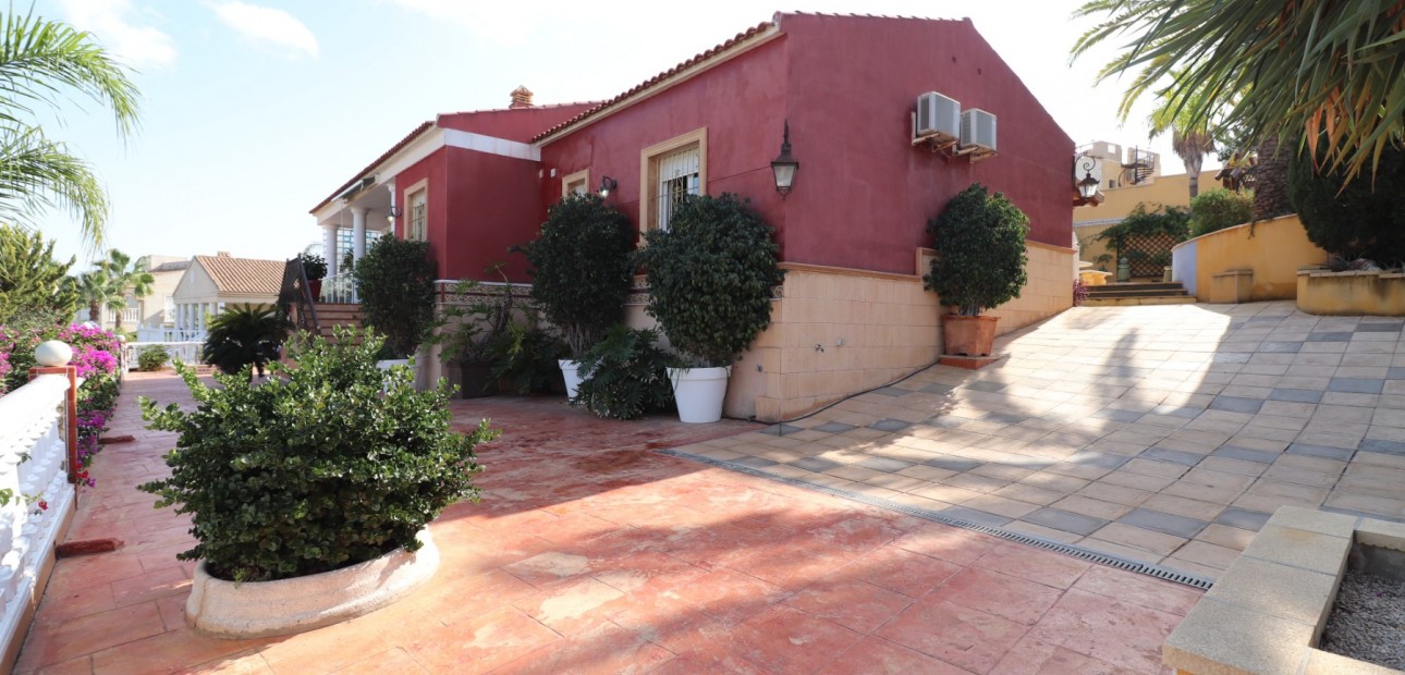 Sale - Detached Villa -
Algorfa - Lomas de La Juliana