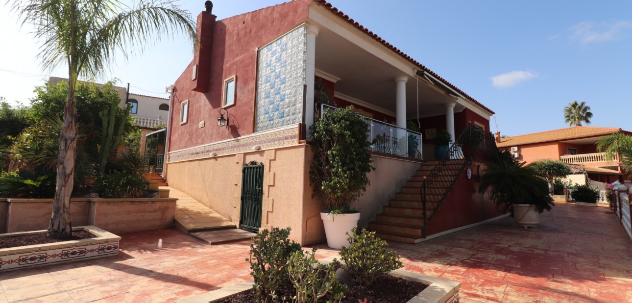 Sale - Detached Villa -
Algorfa - Lomas de La Juliana