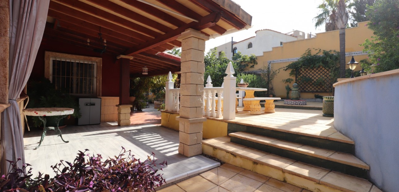 Sale - Detached Villa -
Algorfa - Lomas de La Juliana