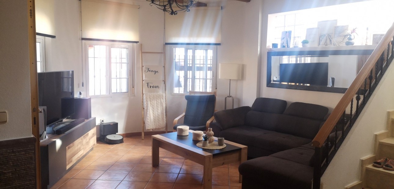 Sale - Villa -
Los Montesinos - La herrada