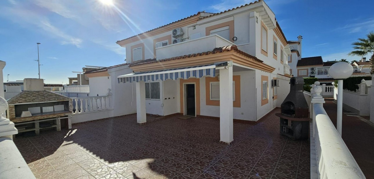 Herverkoop - duplex -
Orihuela Costa - Punta Prima